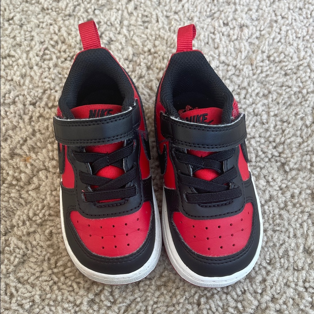 Nike Kids Sneakers in Red and Black